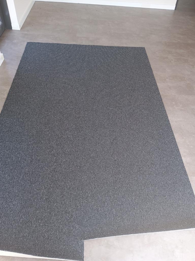 Nieuw grijs tapijt, Huis en Inrichting, 150 tot 200 cm, Ophalen of Verzenden, Grijs, Rechthoekig