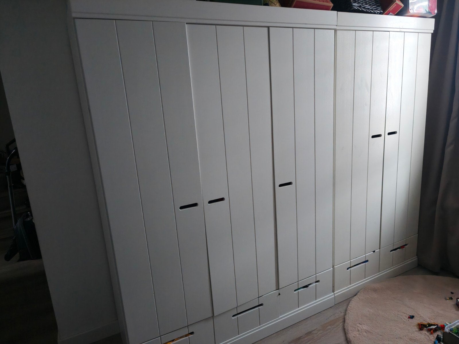 WOOOD Slaapkamer: Bedstee (90x200) met kast - Grenen, Ophalen, 85 tot 100 cm, Zo goed als nieuw, Lattenbodem