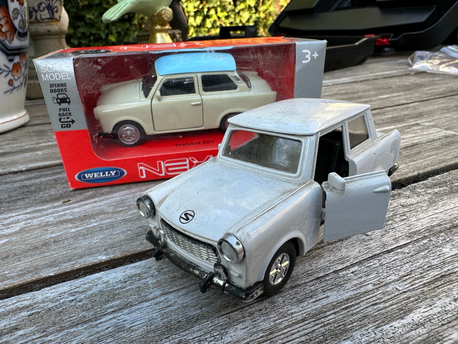 Welly Trabant 601 schaalmodel - Nieuw en gebruikt, Ophalen of Verzenden, Zo goed als nieuw, Auto