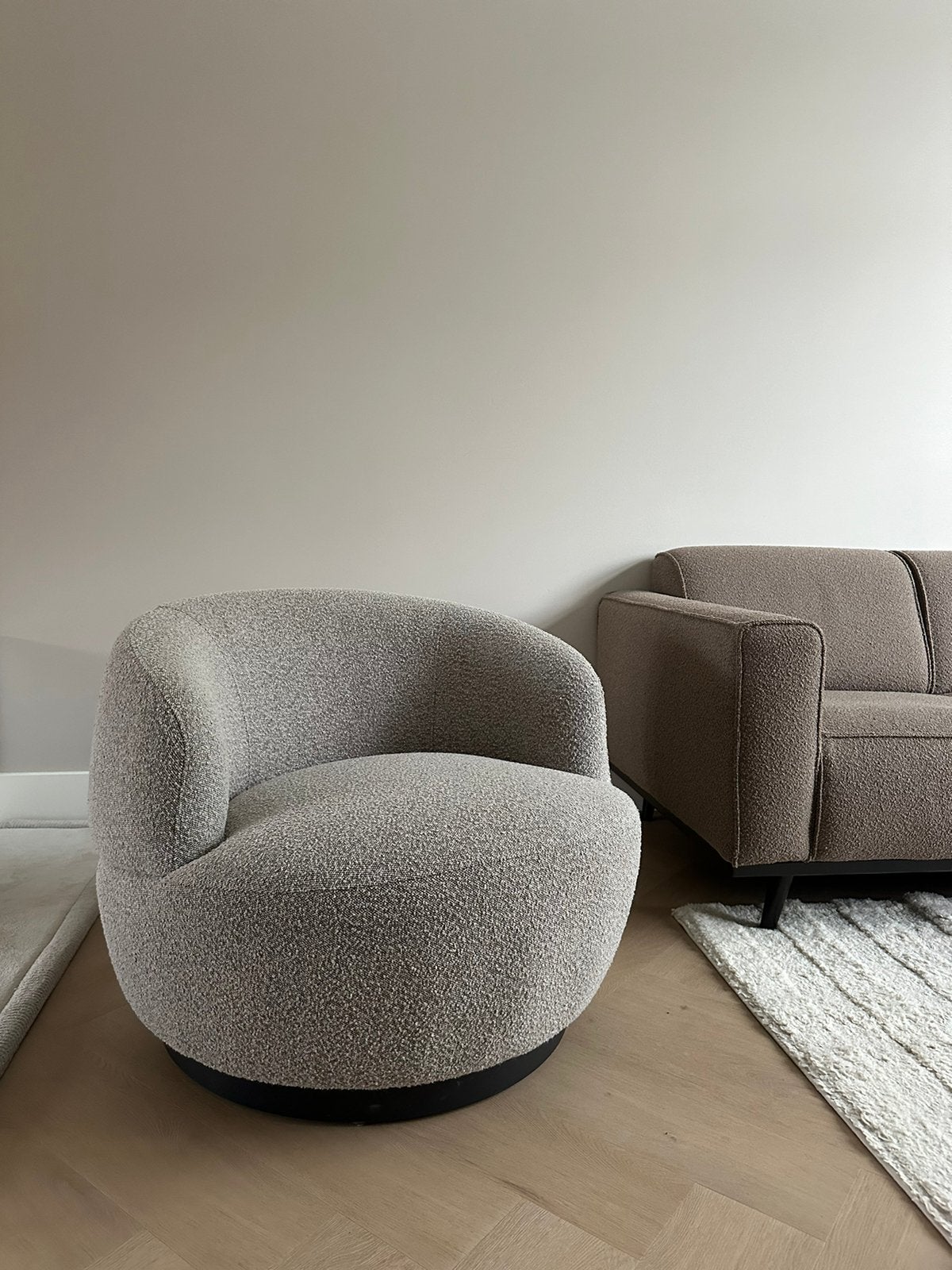 WOOOD Woolly draaifauteuil bouclé naturel, Ophalen, 75 tot 100 cm, Zo goed als nieuw, Stof