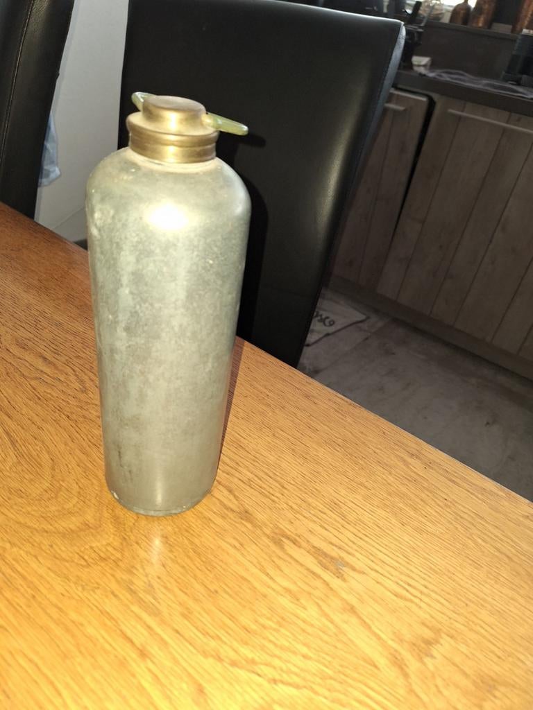 Oude metalen kruik met hoes, Ophalen of Verzenden