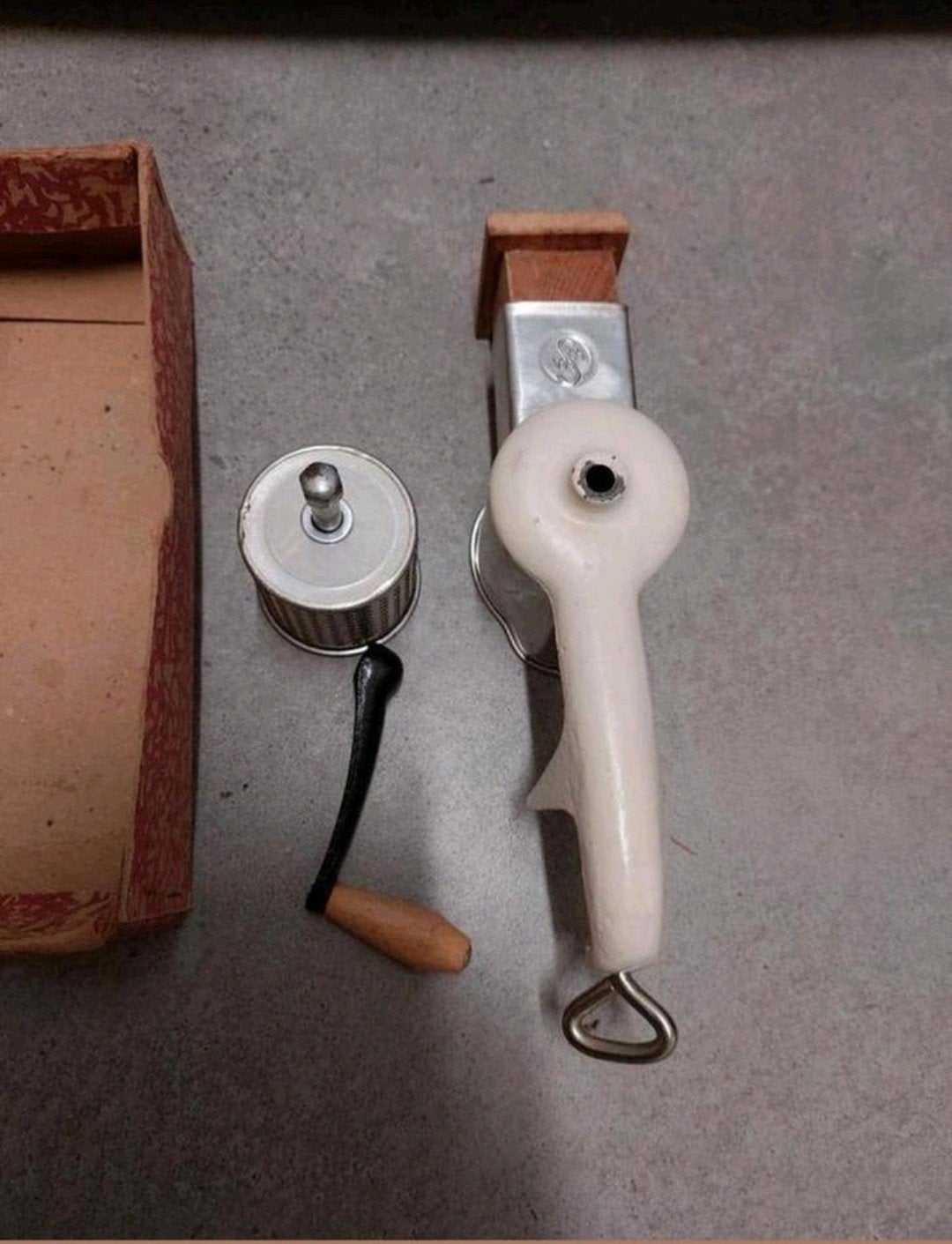 Vintage Duitse WSM rasp kaasmolen keukentafelmolen
1950 1960, Huis en Inrichting, Ophalen of Verzenden, Gebruikt