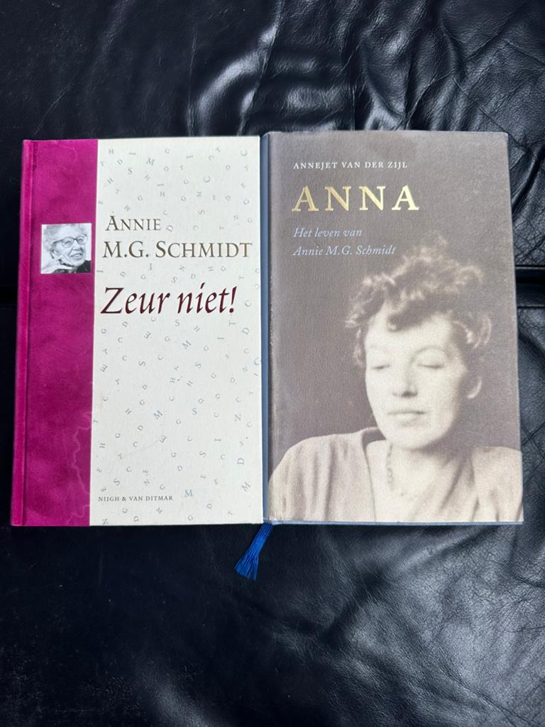 Biografie en pluche tekstboek Annie M.G. Schmidt, Ophalen of Verzenden, Zo goed als nieuw, Sport