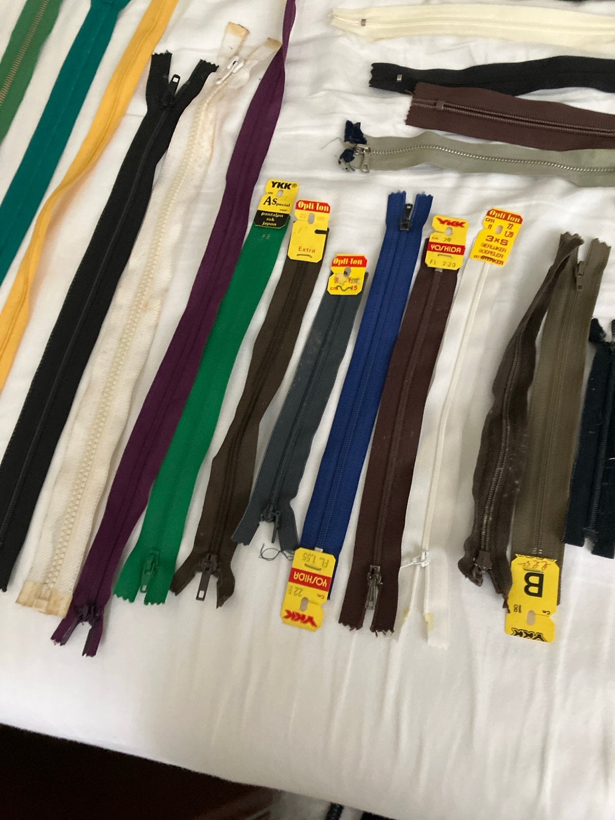 Grote partij ritsen in diverse kleuren en maten, Hobby en Vrije tijd, Ophalen of Verzenden, Gebruikt, Rits of Sluiting