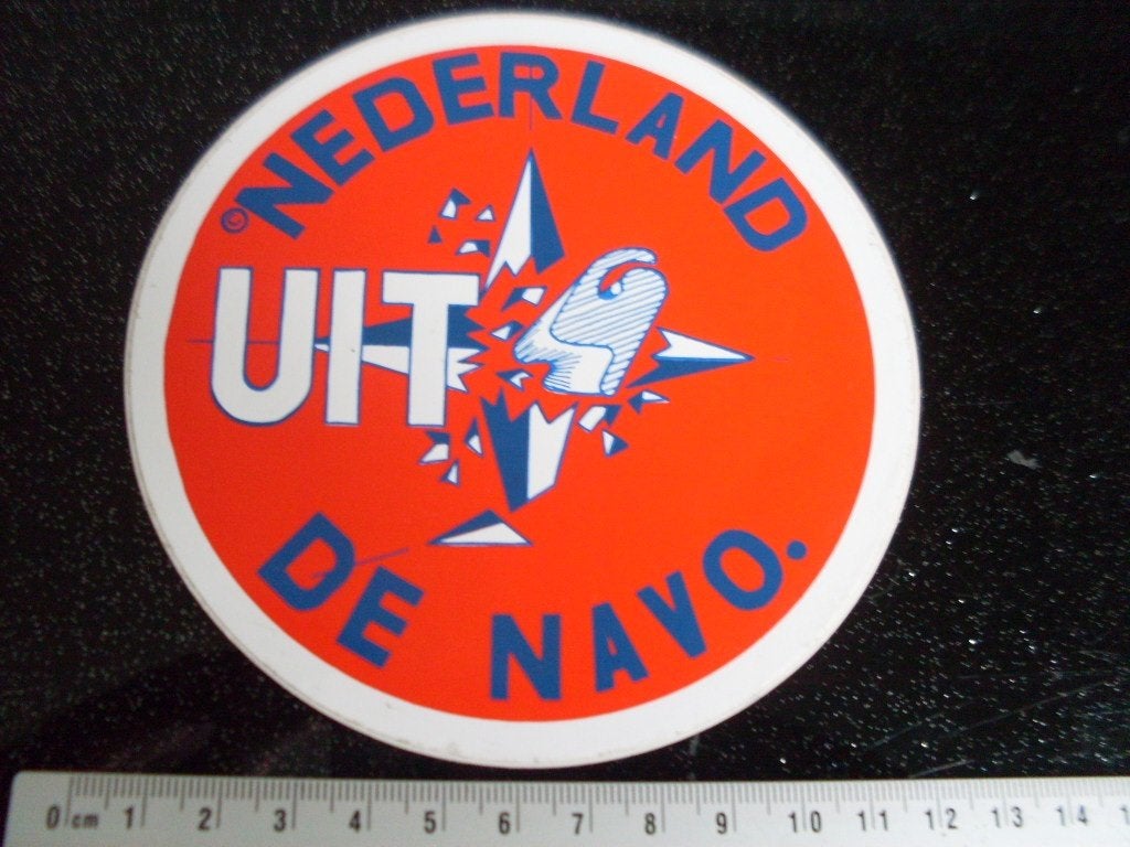 sticker nederland uit de navo NL nato, Verzenden, Zo goed als nieuw, Bedrijf of Vereniging