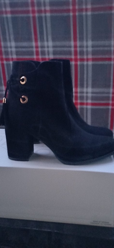 BOOTS, Ophalen, Zwart, Zo goed als nieuw, Schoenen met hoge hakken