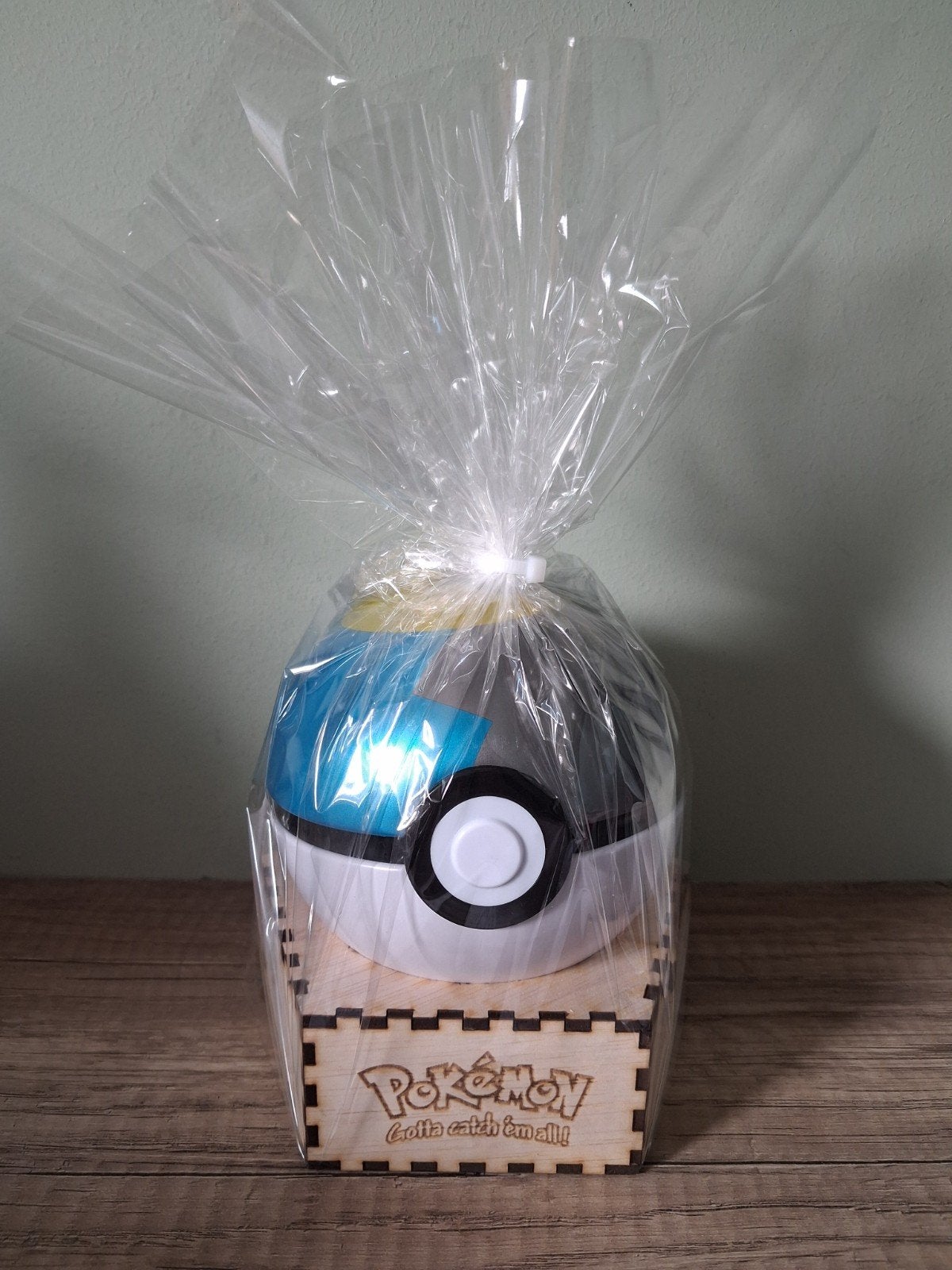 pokeball tin met pokemonkaarten + munt, Ophalen of Verzenden