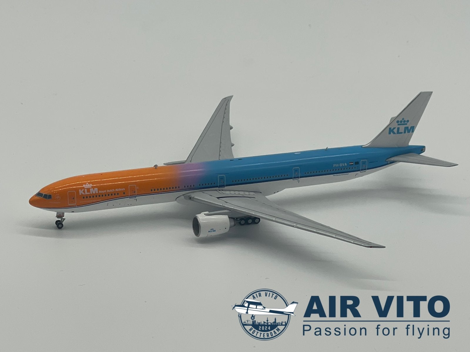 Gemini Jets 1:400 KLM 777-300ER Orange Pride nieuw, 2992jb, Schaalmodel, Ophalen of Verzenden, Operations@airvito.com