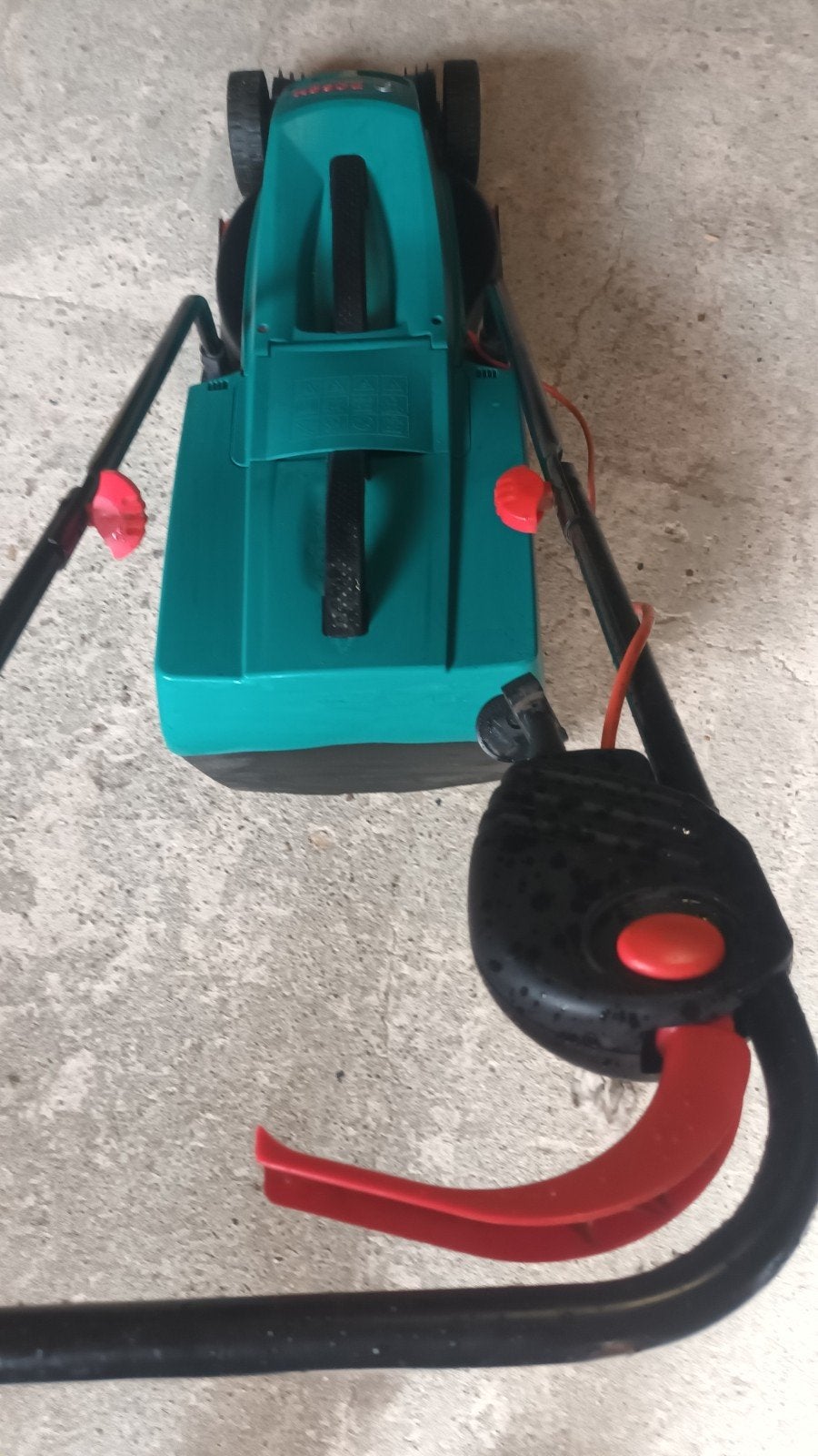 Te koop Bosch grasmaaier 32cm, Ophalen, Gebruikt, Minder dan 600 watt, Overige typen