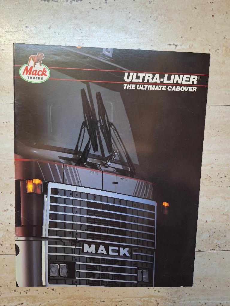 Mack Truck Ultra-Liner folder 1989, Ophalen of Verzenden, Zo goed als nieuw, Overige merken, Mack trucks