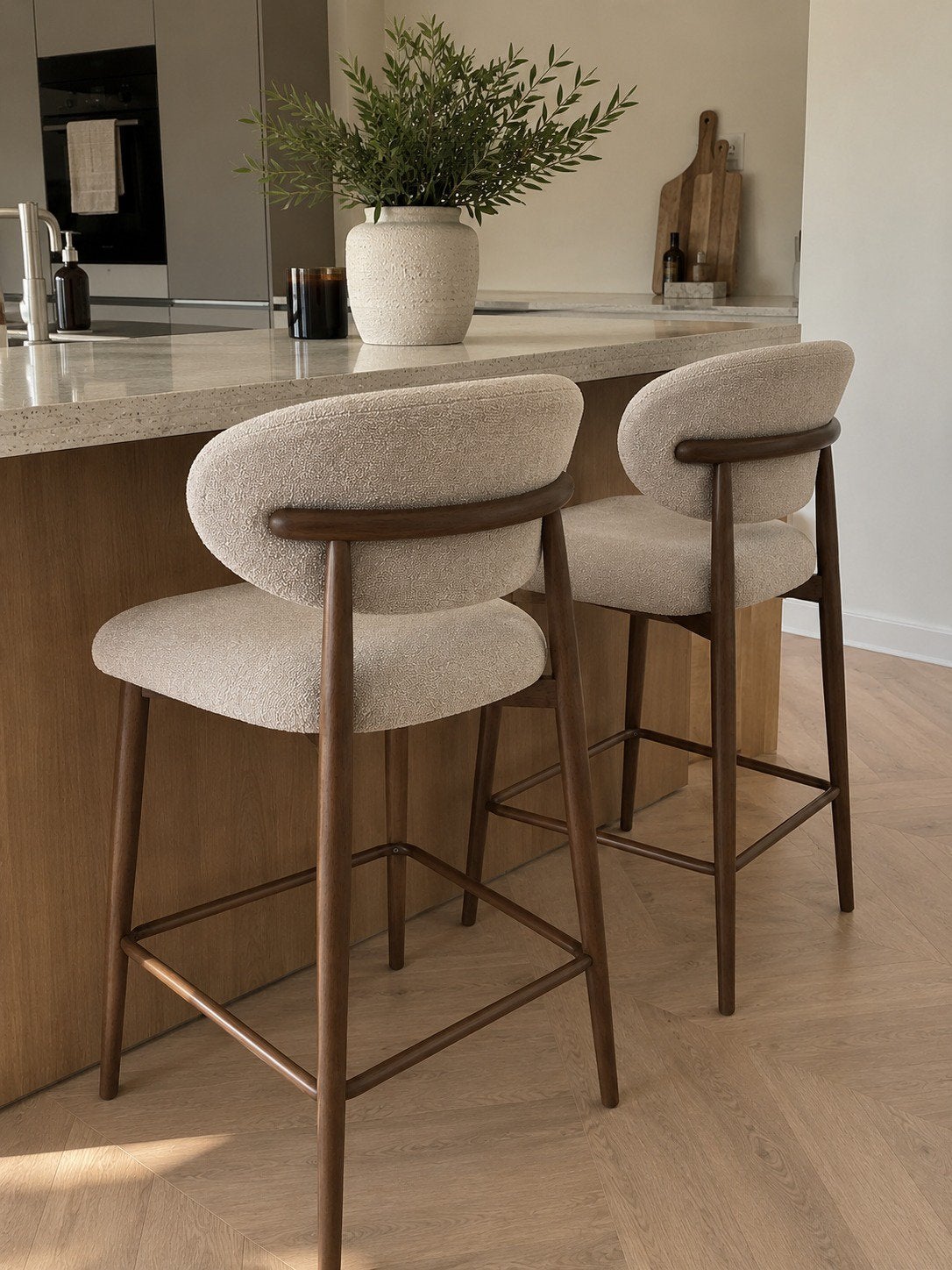 Nieuwe Japandi barkrukken | Beige/taupe | Per stuk of set, Huis en Inrichting, Barkrukken, Met voetsteun, 60 tot 90 cm, Nieuw
