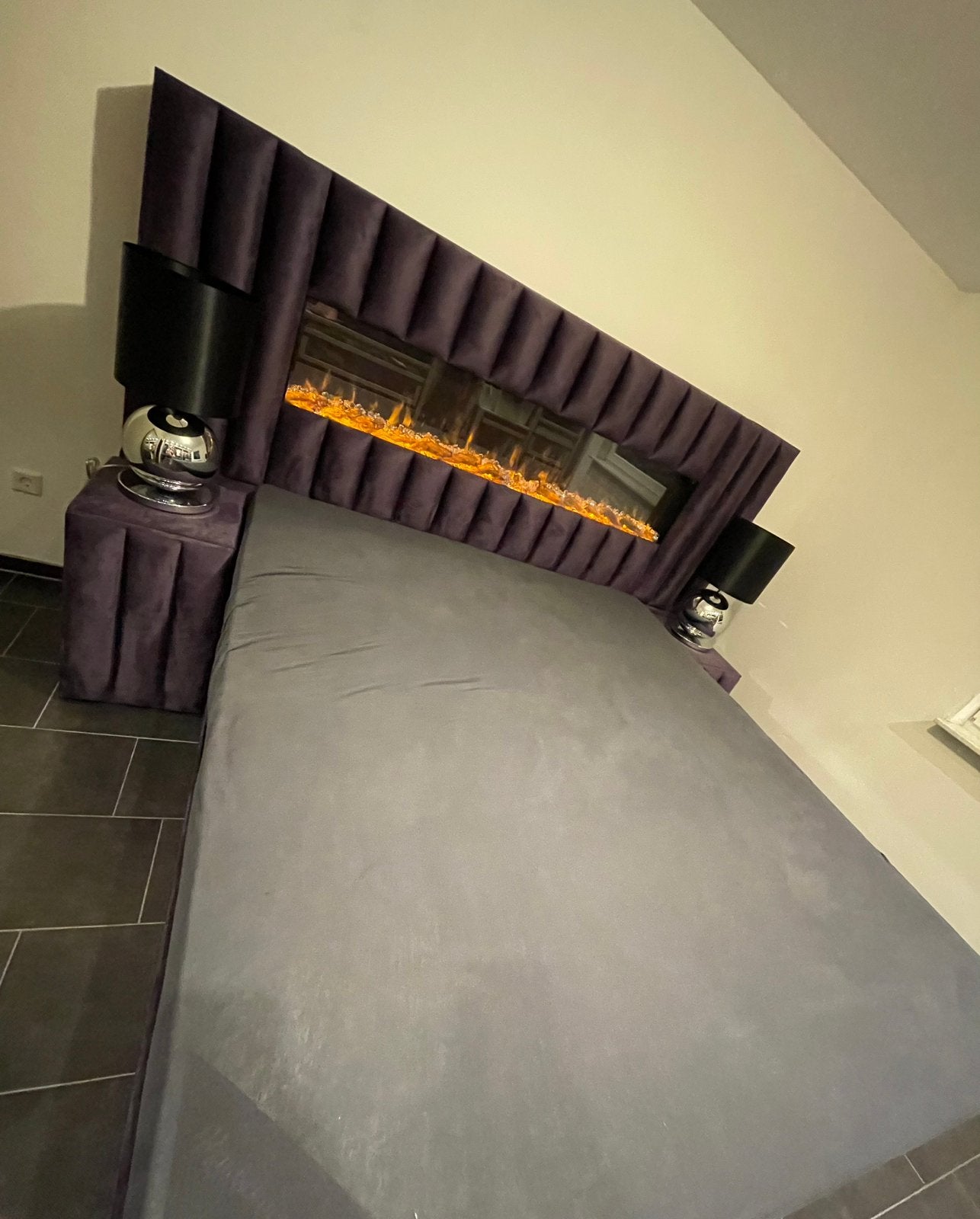 Boxspring bed 200 cm x 180 cm, LED sfeerhaard, Ophalen, Tweepersoons, Zo goed als nieuw, Stof