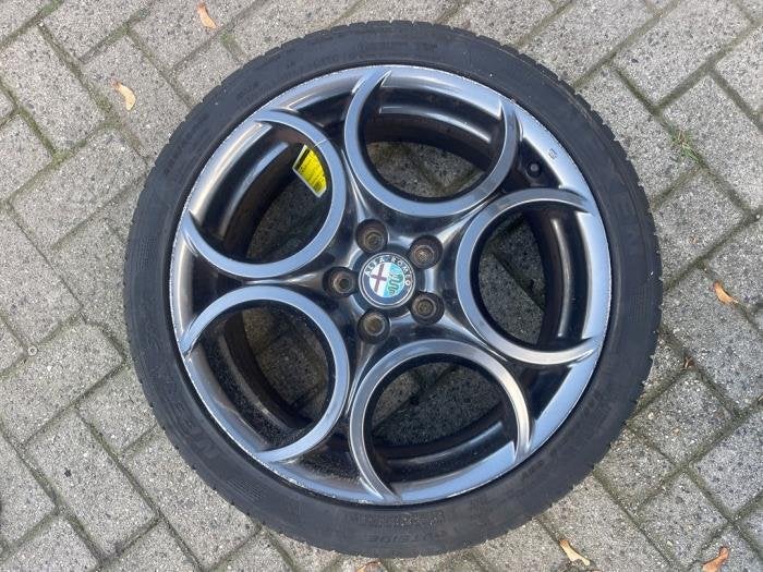 Velg + Band van een Alfa Romeo Giulietta, Gebruikt, -, Verzenden, -