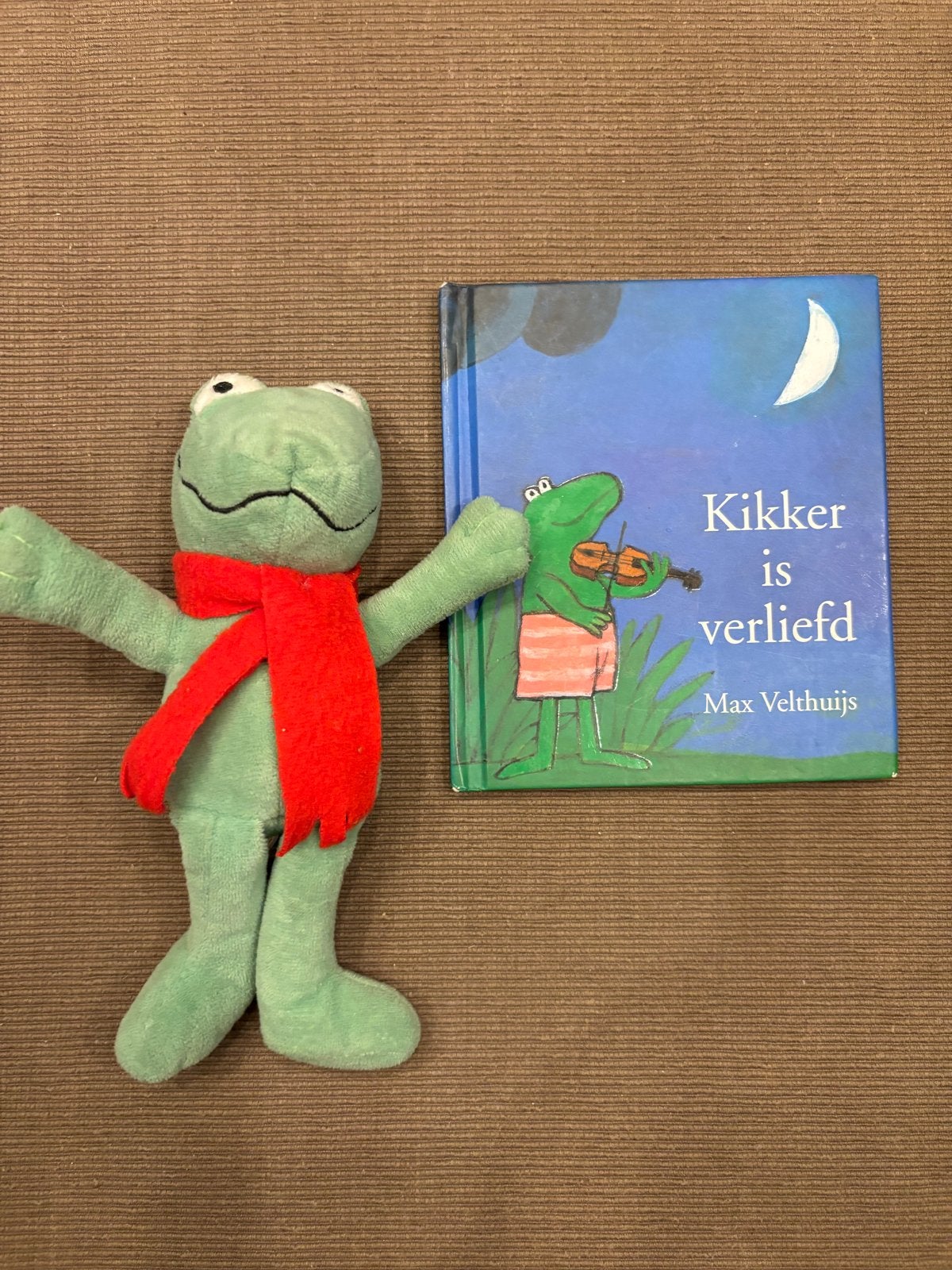 Kikker is verliefd boek + knuffel (Max Velthuijs) lees set!, Boeken, Fictie algemeen, Jongen of Meisje, Ophalen of Verzenden, Zo goed als nieuw