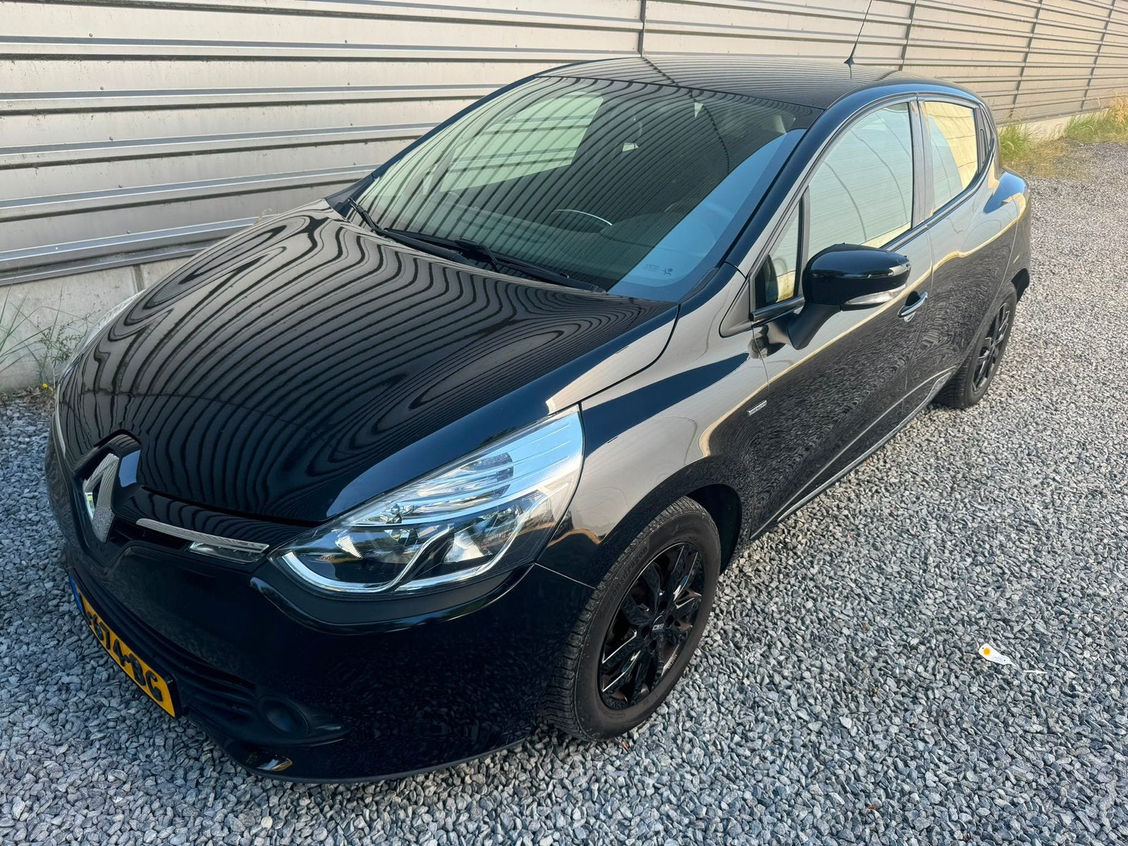 Renault Clio 0.9 TCe 90pk S&S 2016 Nwe APK Airco Sportief, Stof, 40 €/maand, Zwart, Metallic lak