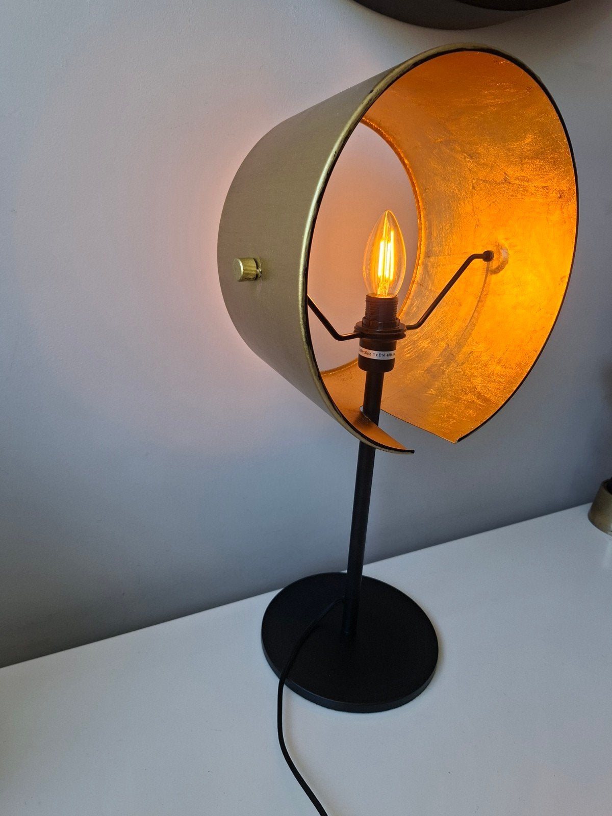 Moderne tafellamp zwart met goud, E14 fitting, Met schakelaar, E14 (klein), Ophalen of Verzenden, Zwart
