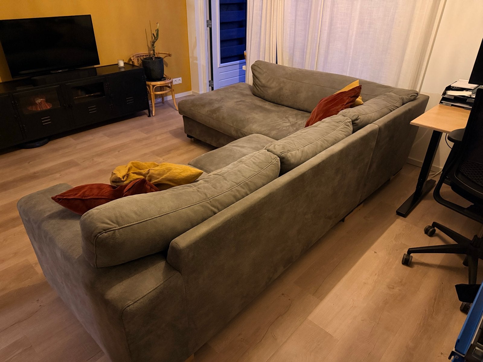 Grijze hoekbank, Huis en Inrichting, Banken | Bankstellen, Ophalen, 250 tot 300 cm, Gebruikt, Hoekbank