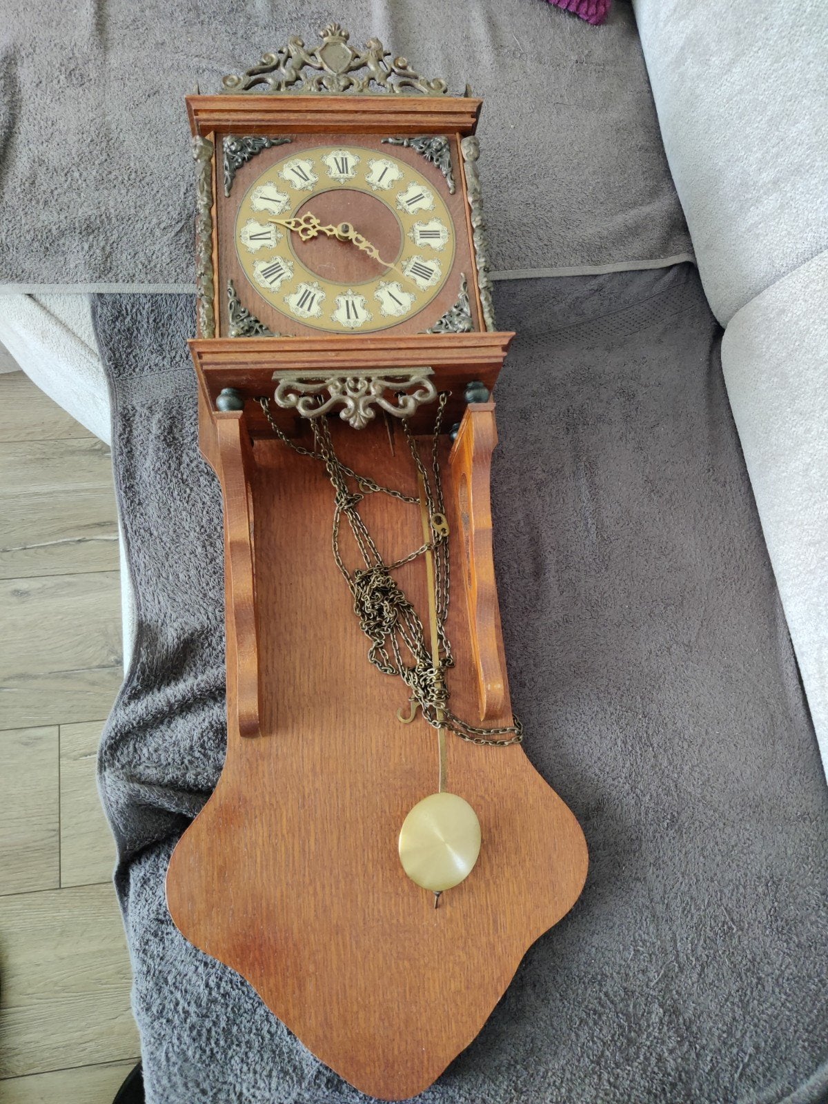 Antieke Wandklok met Slinger - Hout en Messing, Antiek en Kunst, Ophalen of Verzenden