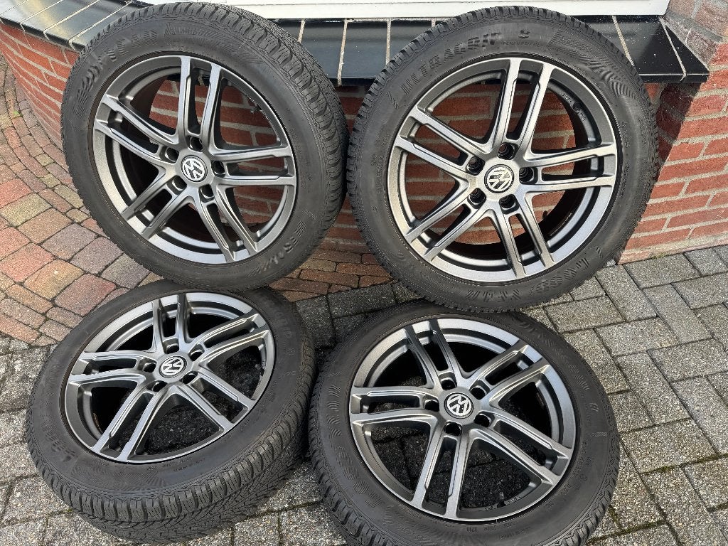 Goodyear winterbanden 215/55R17 op mooie Dezent velgen, Auto-onderdelen, Ophalen, Banden en Velgen, 17 inch, Winterbanden