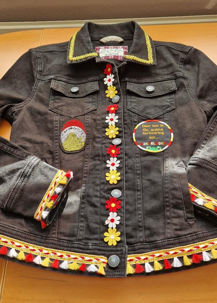 Oeteldonk Carnaval gepimpt zwart spijkerjasje van McGregor, Kleding | Dames, Carnavalskleding en Feestkleding, McGregor, Carnaval