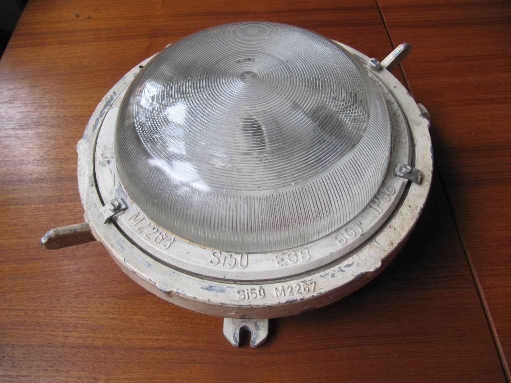 Industriële plafondlamp - bunkerlamp (DDR), Antiek en Kunst, Ophalen of Verzenden