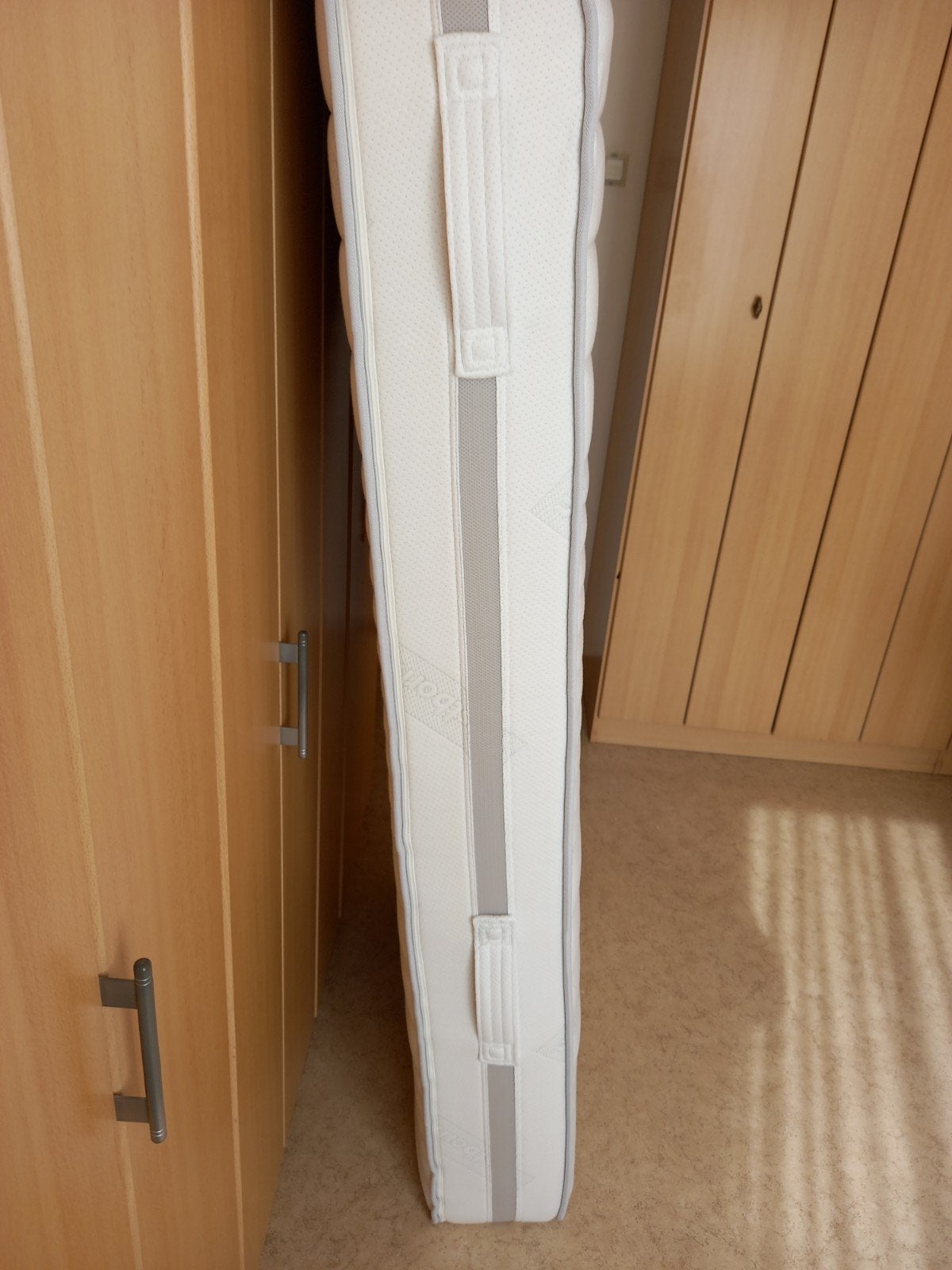 Eastborn matrassen 2stuks zgan 1jaar oud, Ophalen, Eenpersoons, Zo goed als nieuw, 80 cm