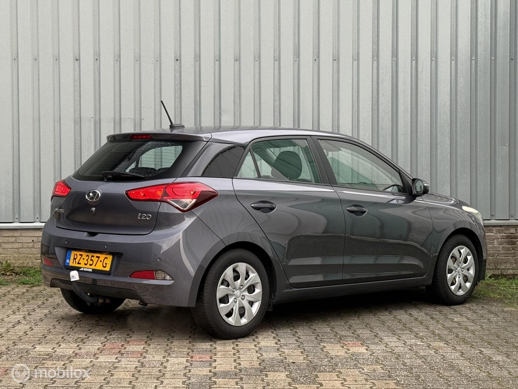 Hyundai i20 1.0 T-GDI Comfort| Camera | Trekhaak | Bruin, Voorwielaandrijving, 40 €/maand, Euro 6, 23 km/l
