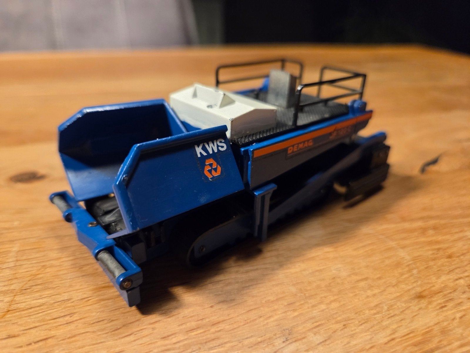 NZG KWS Demag DF120C Roadfinisher, Hobby en Vrije tijd, Ophalen of Verzenden, Hijskraan, Tractor of Landbouw, NZG