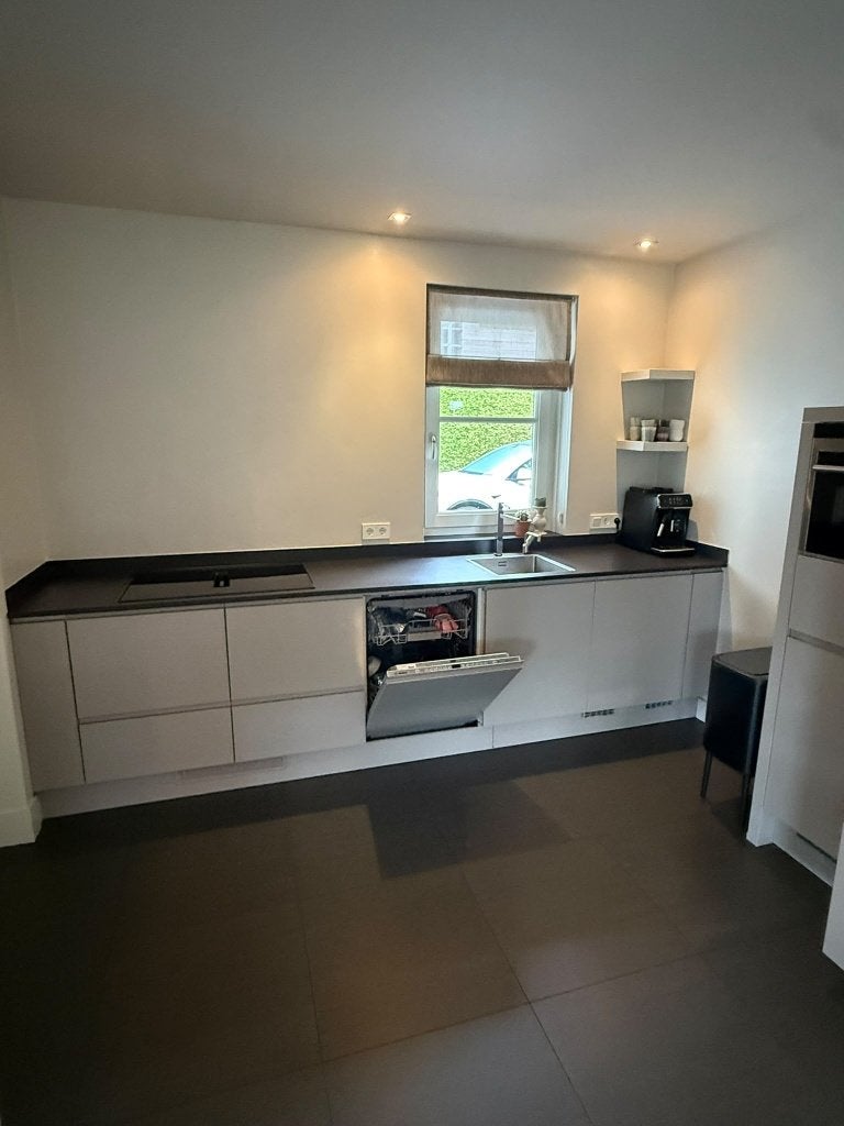 Moderne mat taupe keuken GEDEMONTEERD, Huis en Inrichting, Overige kleuren, Dubbelwandige keuken, Ophalen of Verzenden, Zo goed als nieuw