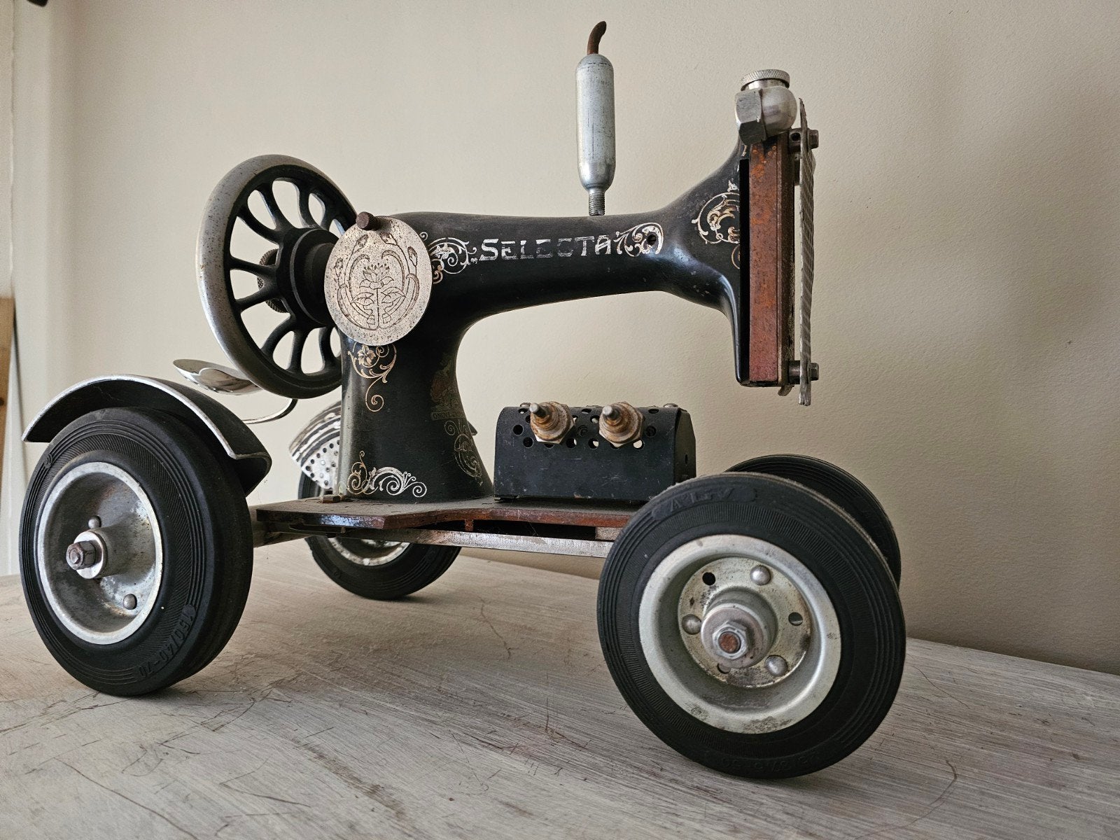 Kunst, antiek. Handgemaakte tractor, trekker, Ophalen