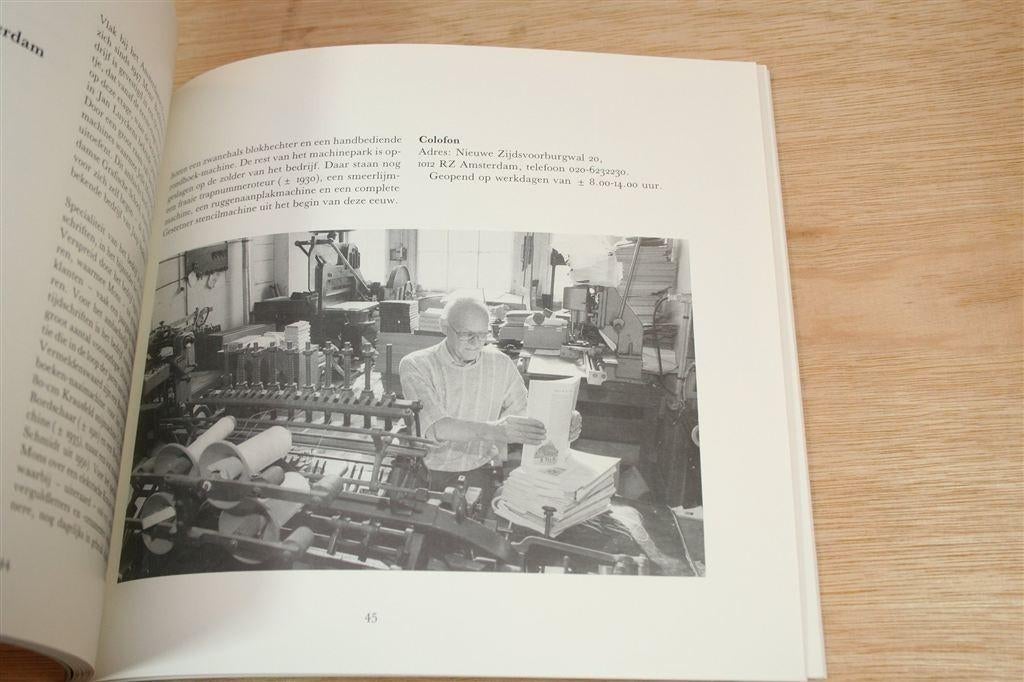 Grafische en Papiermusea — Gids Bührmann-Ubbens Papier, Ophalen of Verzenden, Zo goed als nieuw