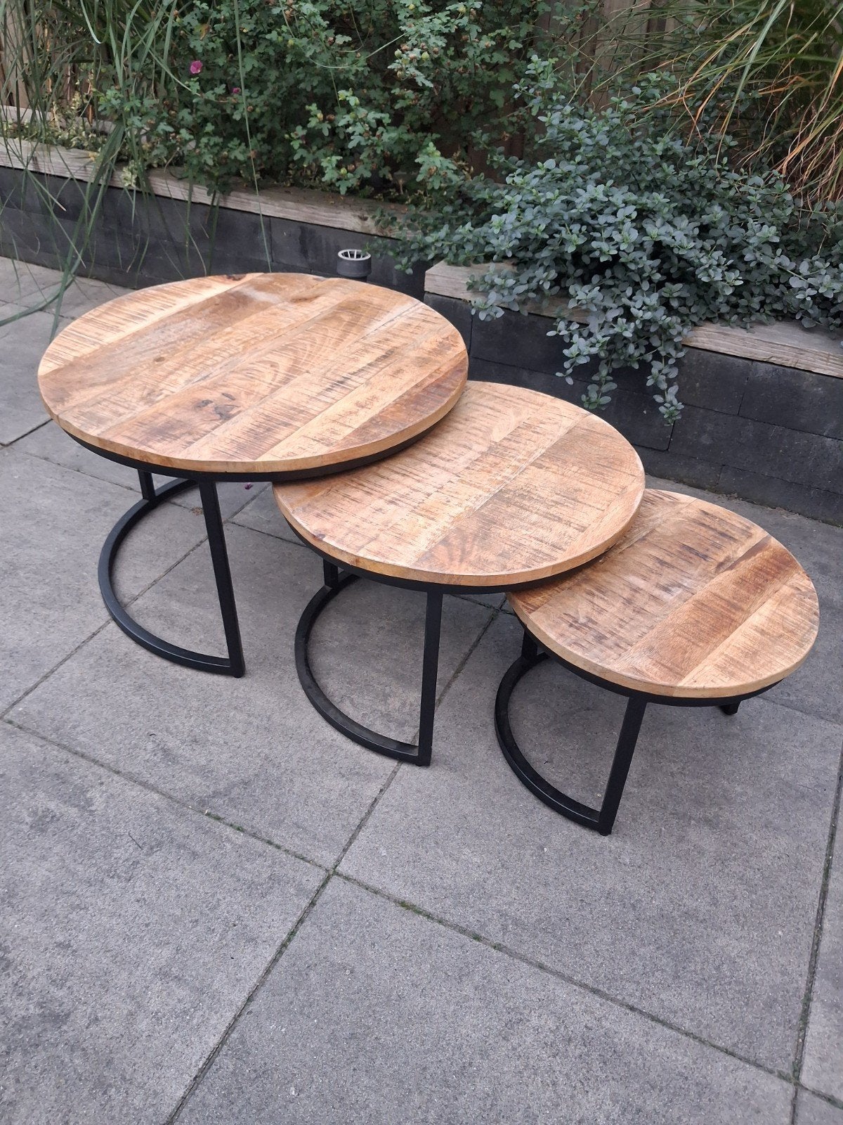 ZGAN: 3 salontafels van mangohout merk Goossens., Ophalen, 50 tot 100 cm, Rond, 50 tot 100 cm