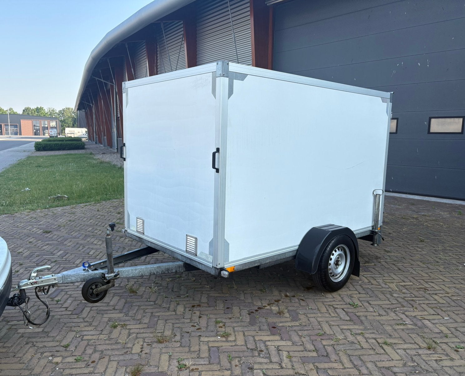 VDM Gesloten aanhanger 257x150x150cm 750kg❗️, Auto diversen, Aanhangers en Bagagewagens, Ophalen of Verzenden, Zo goed als nieuw