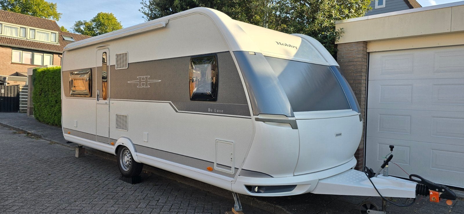 Hobby de Luxe 560 CFE uit 2015 met voortent en mover, Mover, Hobby, Frans bed, Treinzit