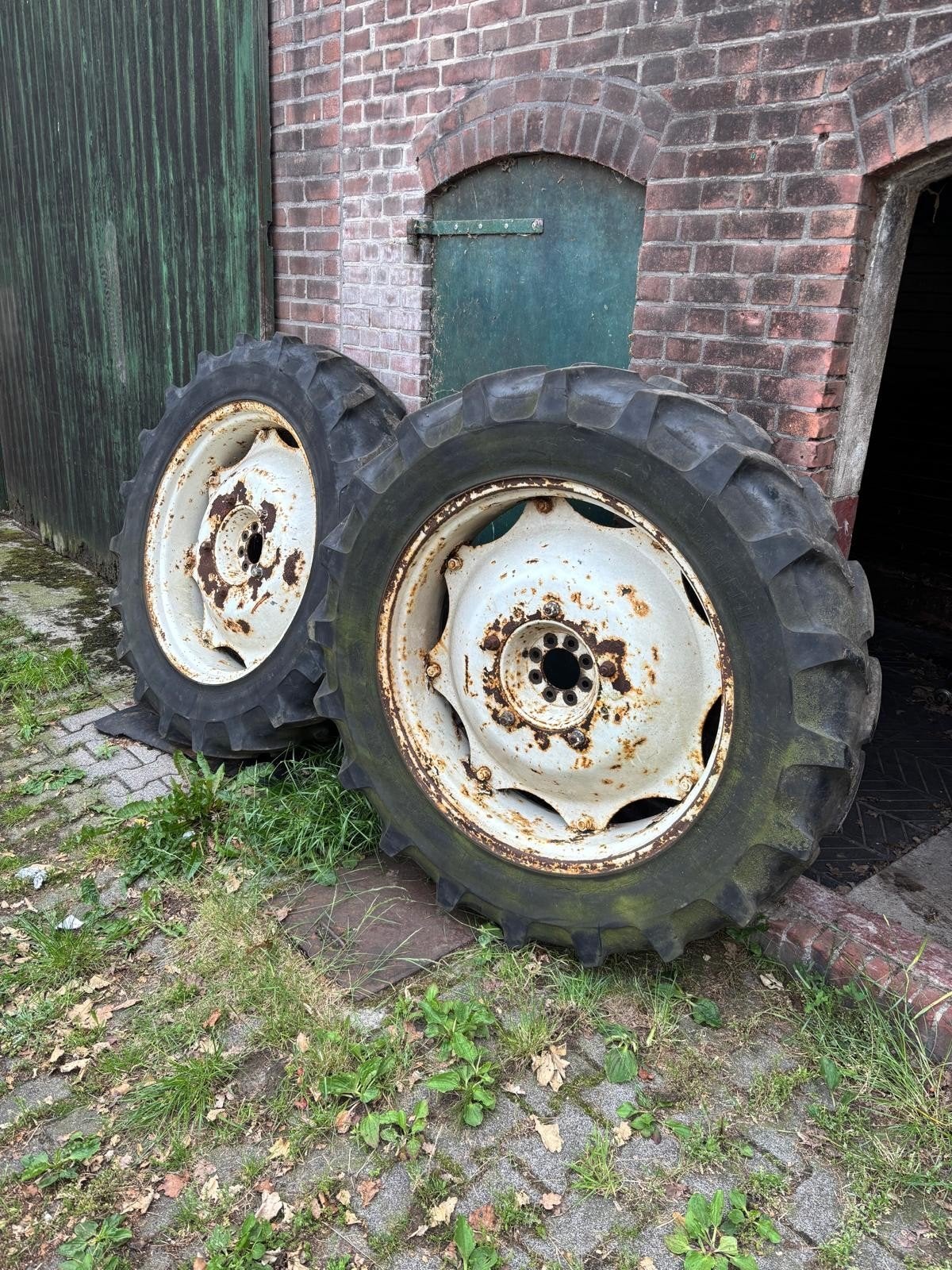 13.6R36 Banden met velgen - Renault/Mc Cormick International, Ophalen