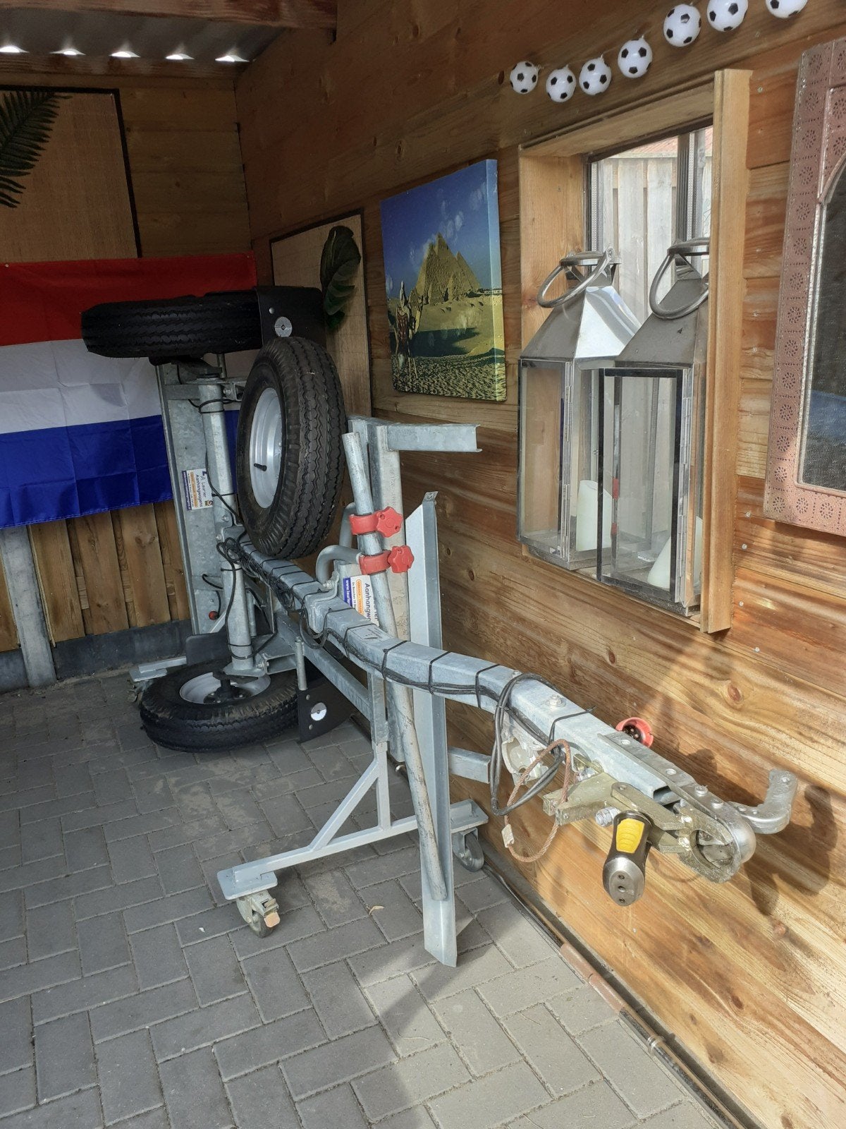 King fietstrailer fietsenaanhangwagen op zijkant te stallen, Ophalen