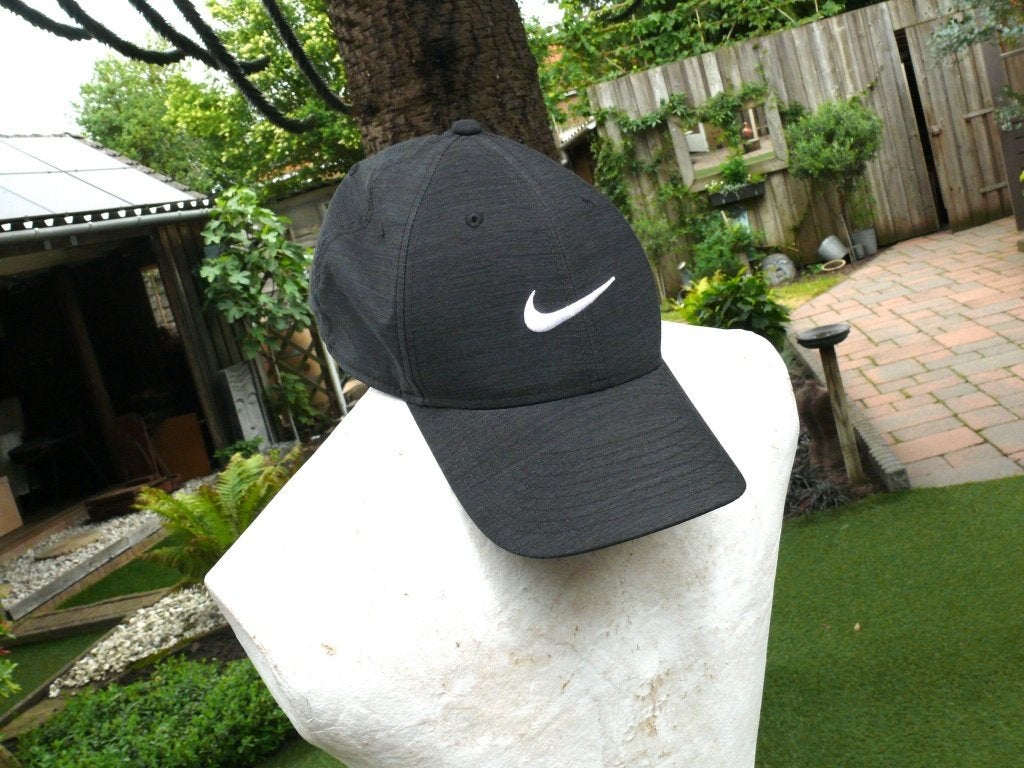 Donker grijze NIKE pet als nieuw, Kleding | Heren, Hoeden en Petten, Nike, One size fits all, Ophalen of Verzenden, Pet