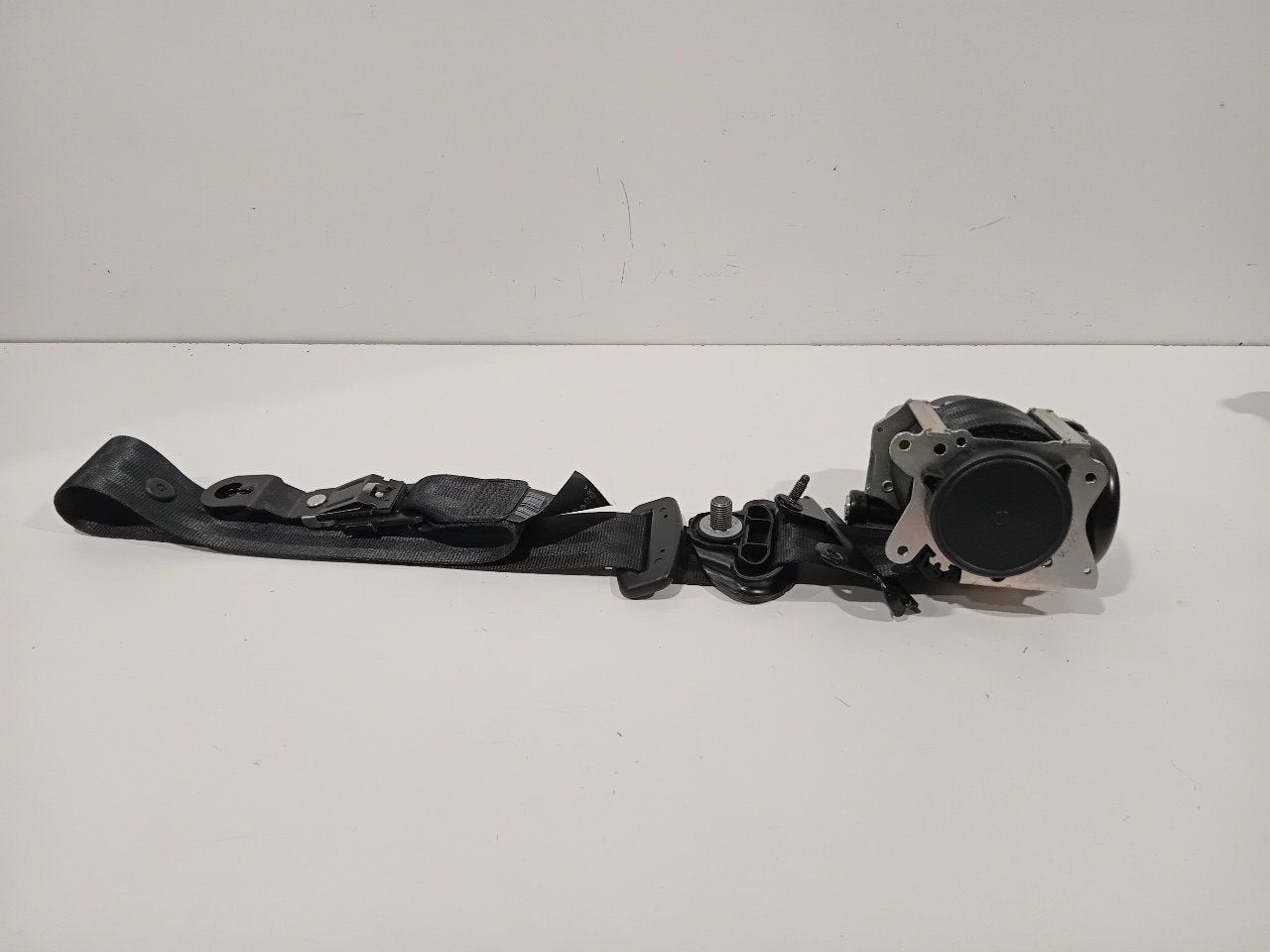 Veiligheidsgordel rechts voor Volvo V40, Onderdelen@venauto.nl, Van der Ven Autorecycling B.V., Gebruikt, Ettenseweg 76, 4706 PB Roosendaal, The Netherlands