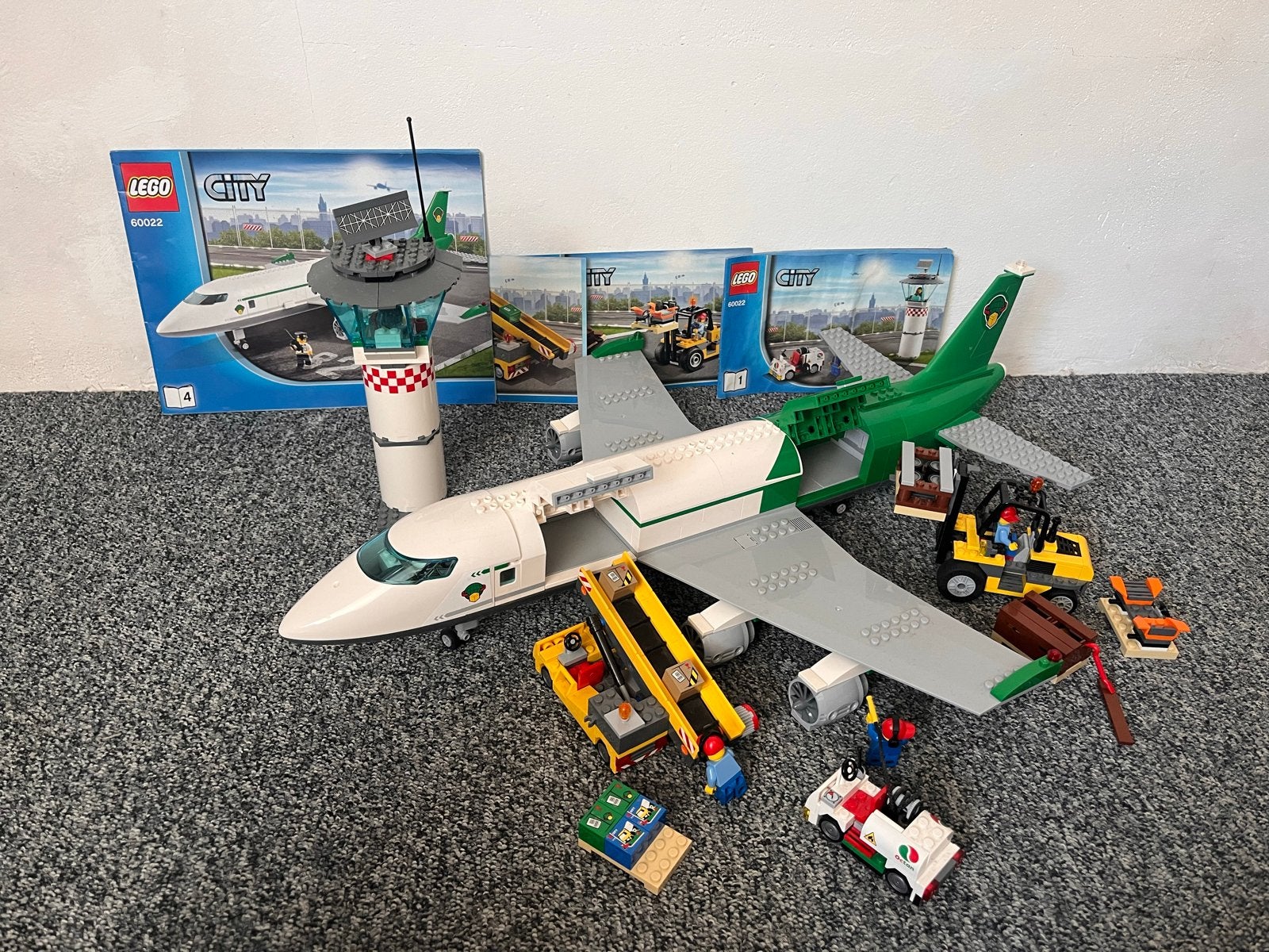 LEGO City 60022 Vrachtvliegtuig met verkeerstoren, Ophalen of Verzenden, Gebruikt