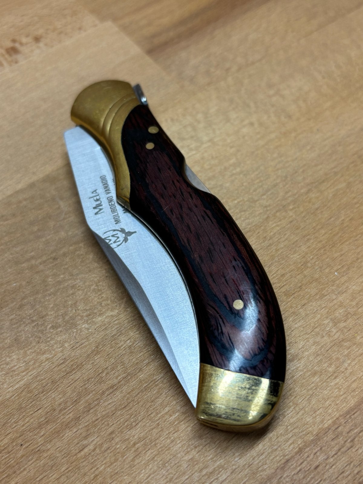 Muela vouwmess met houten handvat en messing accenten, M, Ophalen of Verzenden, Zo goed als nieuw, M