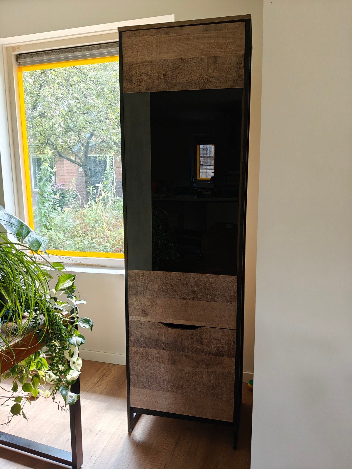Meubella Vitrinekast Acasia met donker glas, Ophalen, Modern, Industrieel, Glas, 50 tot 100 cm