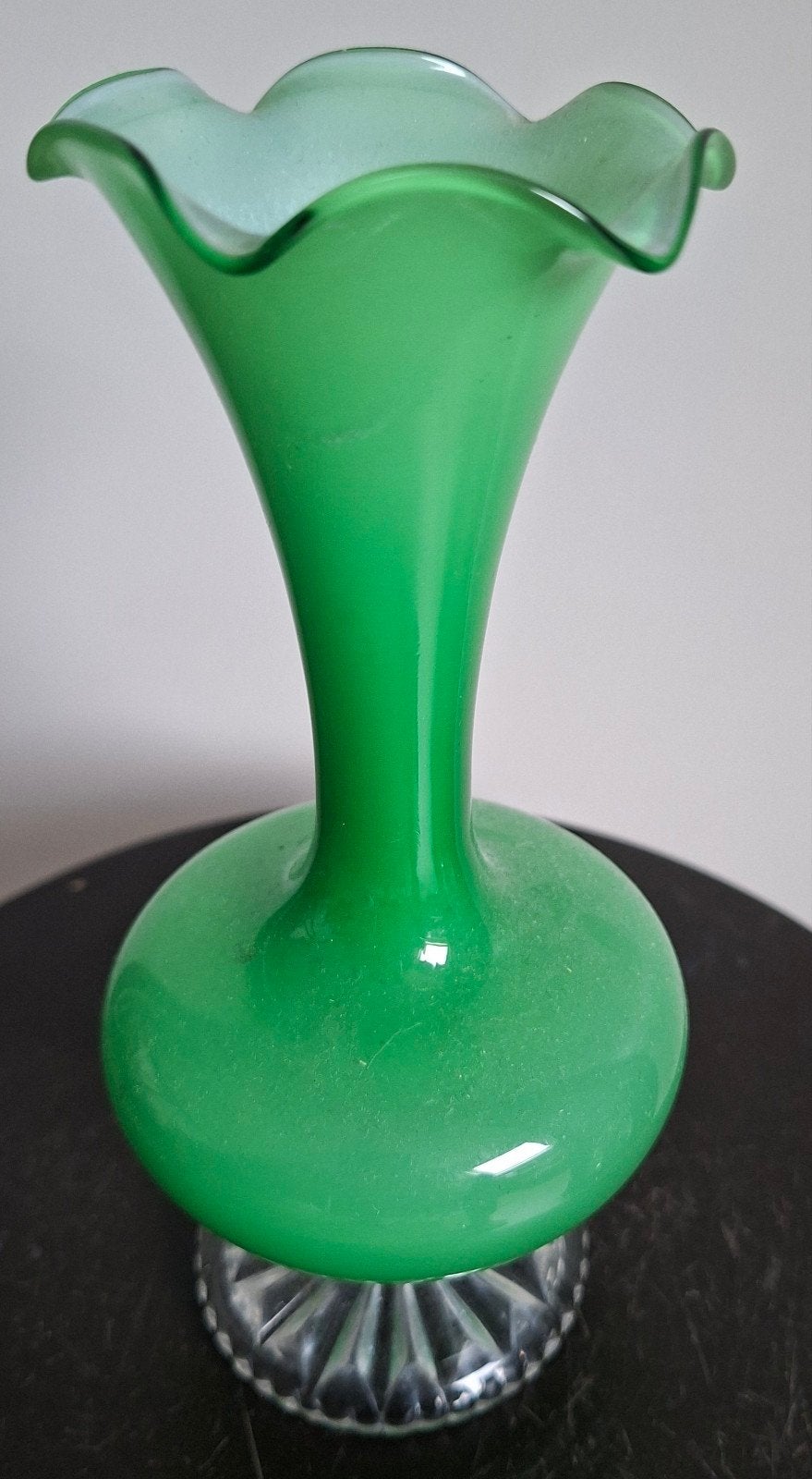 Vintage Groene Vaas met Golvende Rand - Glas, Ophalen of Verzenden
