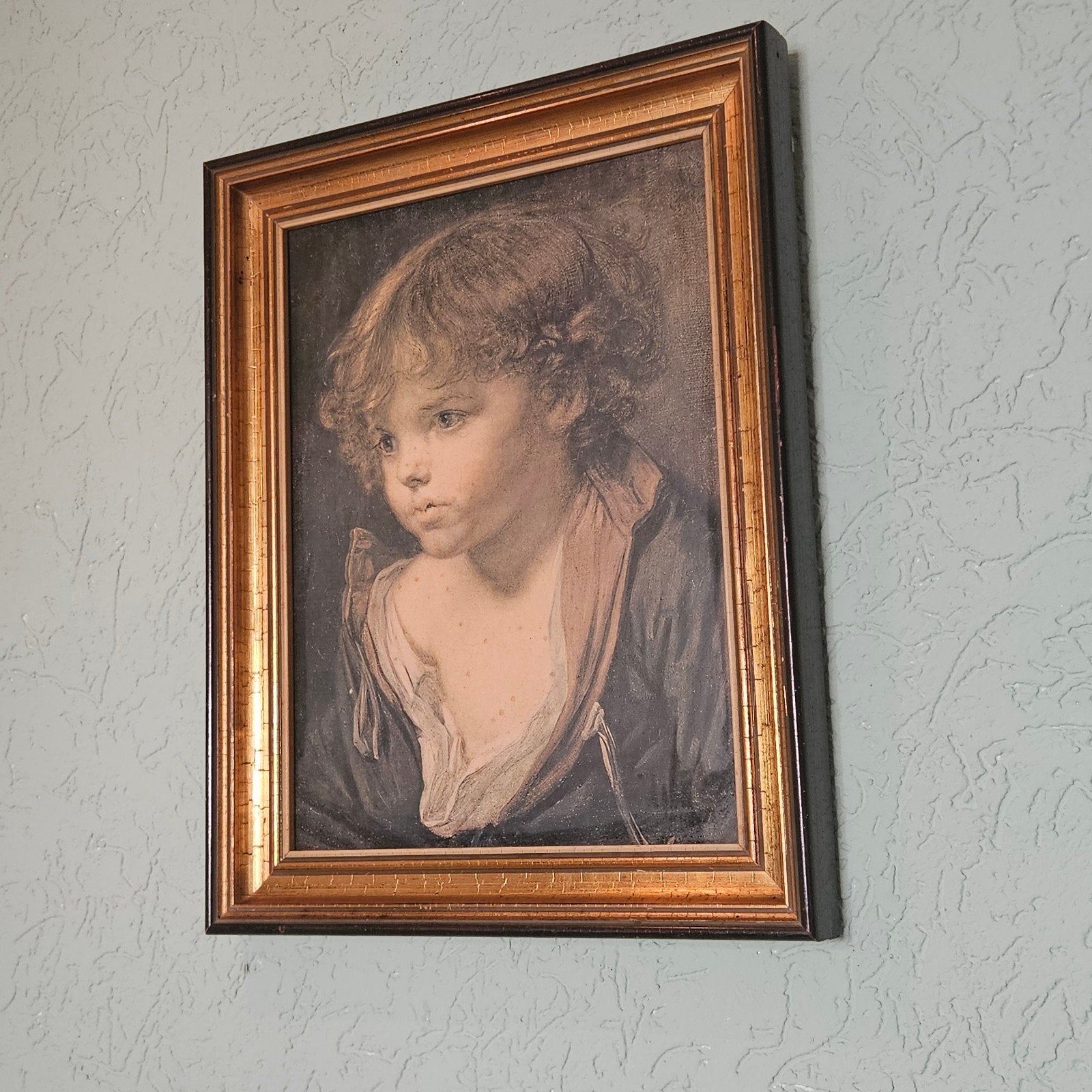 Klassiek portret van jongen in goud kleurige lijst, Antiek en Kunst, Ophalen, Portret of Personen, Tekening, Klassiek