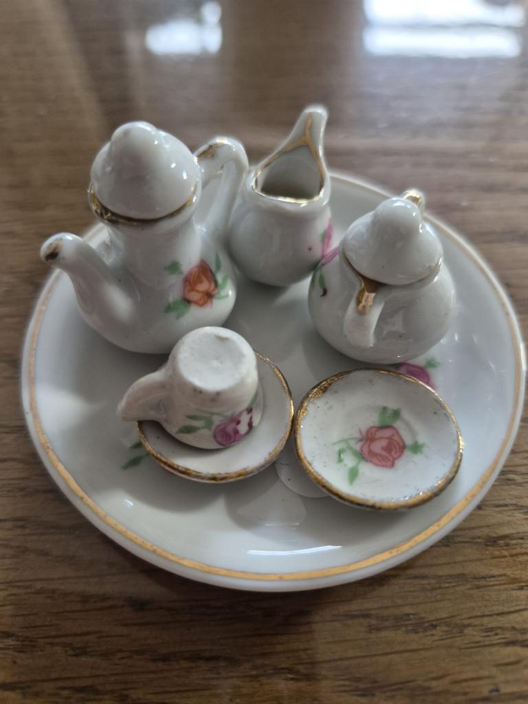 4. Serviesje  € 5,00 Bieden., Antiek en Kunst, Antiek | Servies compleet, Ophalen of Verzenden