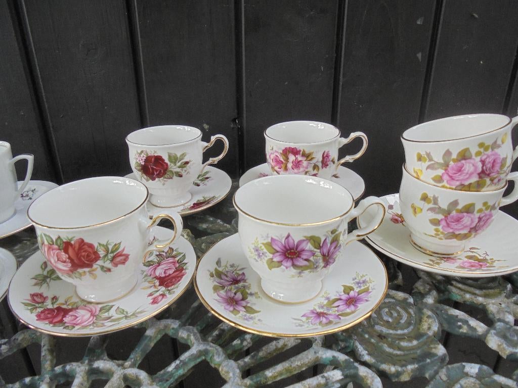 6 x Engelse Kop en schotel Queen Anne met bloemen / rozen, Antiek en Kunst, Ophalen of Verzenden