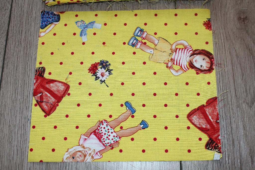 100% katoen stof quilt lap - geel rood gestipt meisje #1907, Geel, Nieuw, Ophalen of Verzenden, Katoen
