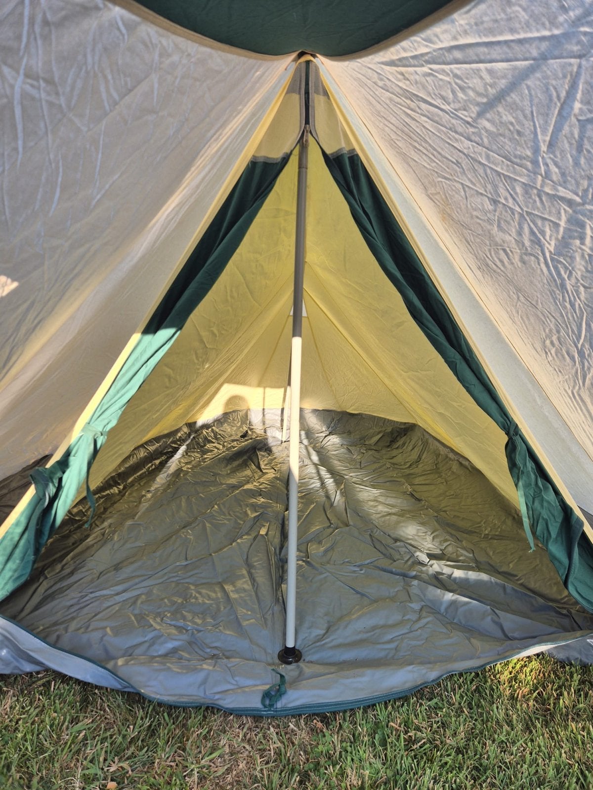 Ruime tunneltent voor 2 personen - Ideaal voor kamperen, Caravans en Kamperen, Tenten, Ophalen, Gebruikt, Tot en met 2