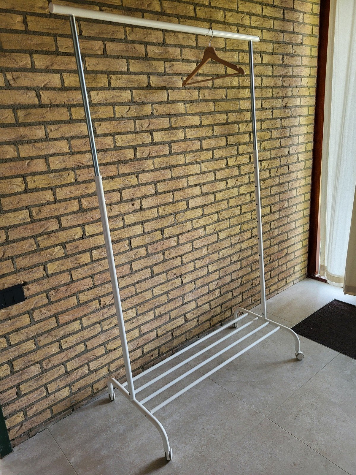 Wit kledingrek op wieltjes, 125-175cm hoog, z.g.a.n., Kleding | Dames, Kledingrekken, Ophalen, Met wielen, Zo goed als nieuw