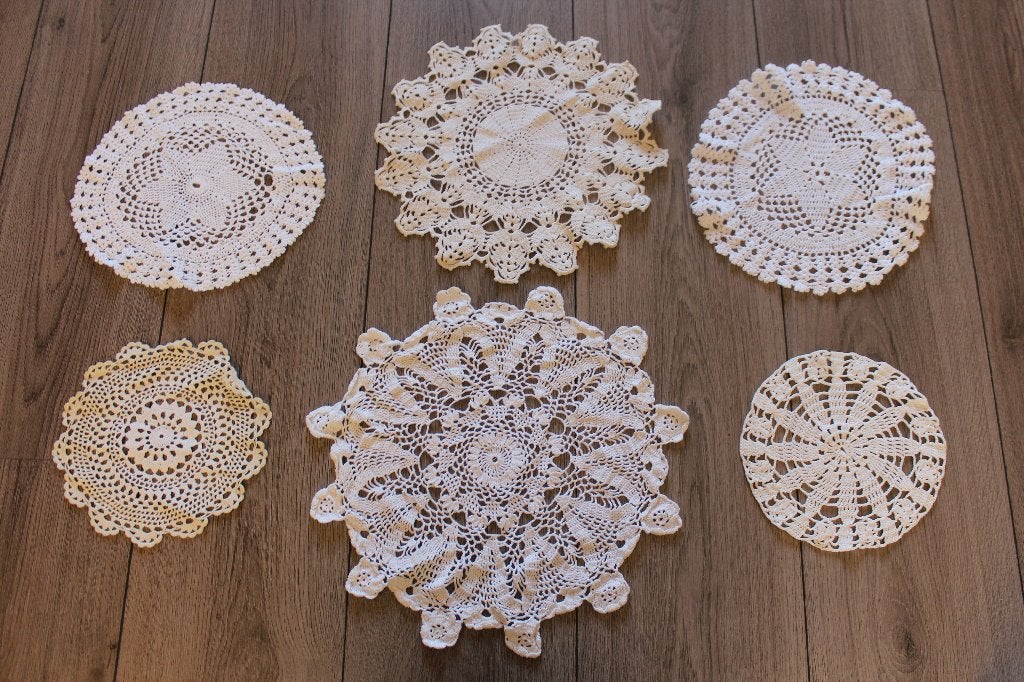 Set gehaakte onderzetters - wit/creme gekleurd #2042, Huis en Inrichting, Woonaccessoires | Onderzetters, Ophalen of Verzenden