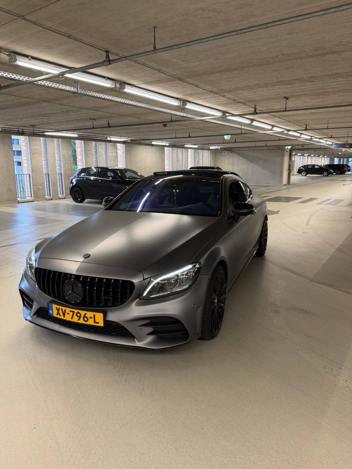 Mercedes-Benz C-klasse C300 AMG Pano HUD 360 vol opties, Auto's, Achterwielaandrijving, 1800 kg, Zwart, 4 cilinders